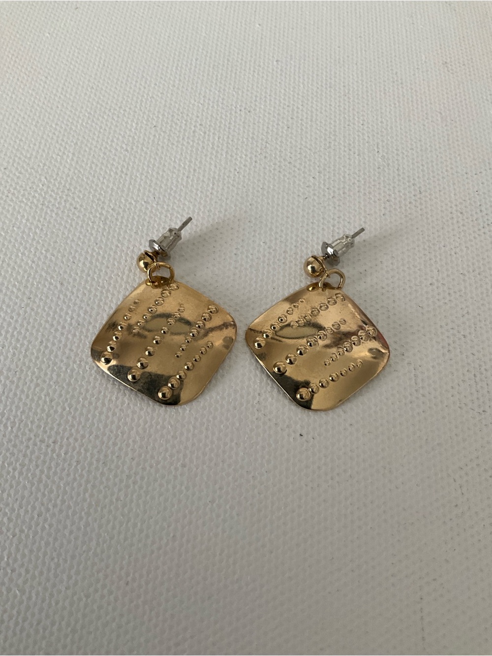 🌺$3.00 must bundle 🌺Gold Textured Square Drop Earrings